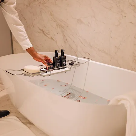 酒店 Mythic Sana Downtown 5*