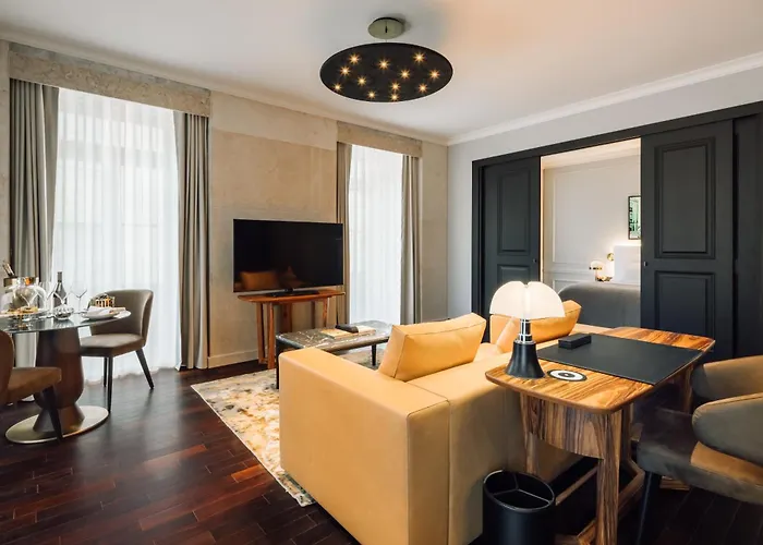 酒店 Mythic Sana Downtown 5*